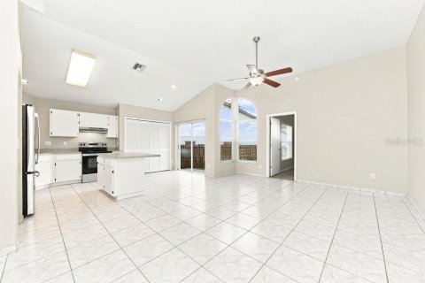 Villa ou maison à louer à Kissimmee, Floride: 3 chambres, 156.26 m2 № 2389451 - photo 6