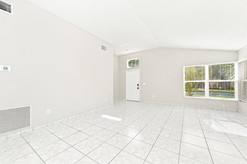 Villa ou maison à louer à Kissimmee, Floride: 3 chambres, 156.26 m2 № 2389451 - photo 5