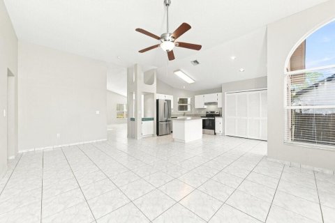 Villa ou maison à louer à Kissimmee, Floride: 3 chambres, 156.26 m2 № 2389451 - photo 7