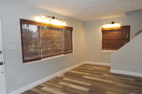 House in Winter Haven, Florida 5 bedrooms, 277.96 sq.m. № 2196793 - photo 15