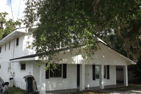 House in Winter Haven, Florida 5 bedrooms, 277.96 sq.m. № 2196793
