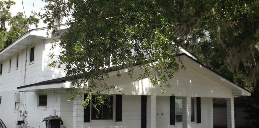 House in Winter Haven, Florida 5 bedrooms, 277.96 sq.m. № 2196793