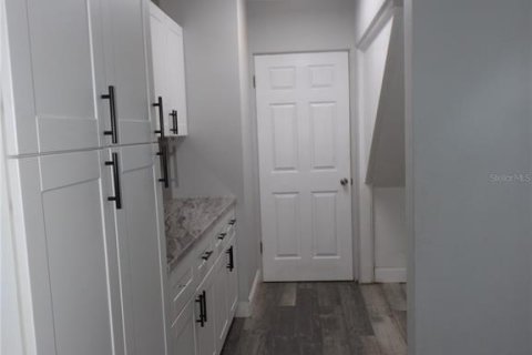 House in Winter Haven, Florida 5 bedrooms, 277.96 sq.m. № 2196793 - photo 10