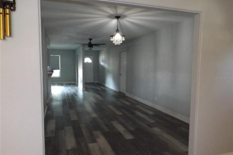 House in Winter Haven, Florida 5 bedrooms, 277.96 sq.m. № 2196793 - photo 14