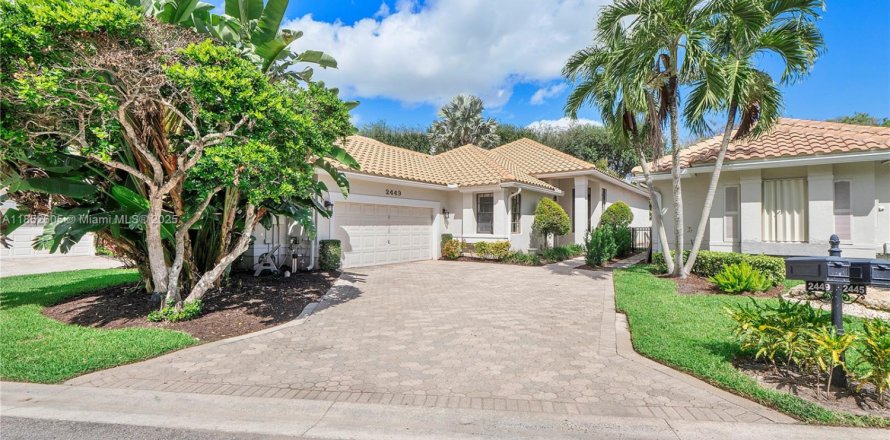 House in Boca Raton, Florida 3 bedrooms, 195.37 sq.m. № 1963695