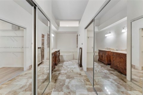 House in Boca Raton, Florida 3 bedrooms, 195.37 sq.m. № 1963695 - photo 27