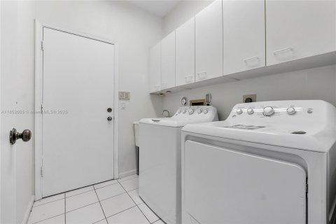 House in Boca Raton, Florida 3 bedrooms, 195.37 sq.m. № 1963695 - photo 15