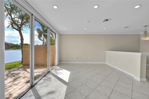 Купить таунхаус в Мирамар, Флорида 3 спальни, 188.96м2, № 1954651 - фото 11