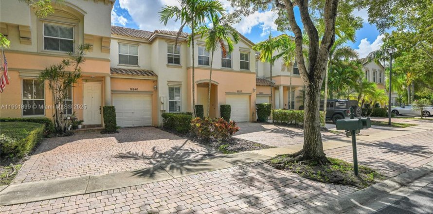 Таунхаус в Мирамар, Флорида 3 спальни, 188.96м2 № 1954651