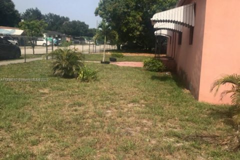 Immobilier commercial à vendre à Miami, Floride: 178.09 m2 № 1939323 - photo 3