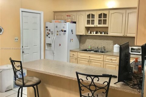 Immobilier commercial à vendre à Miami, Floride: 178.09 m2 № 1939323 - photo 7