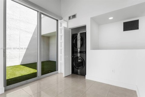 Condominio en venta en Miami, Florida, 2 dormitorios, 145.86 m2 № 2033120 - foto 19