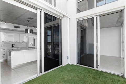 Condominio en venta en Miami, Florida, 2 dormitorios, 145.86 m2 № 2033120 - foto 8