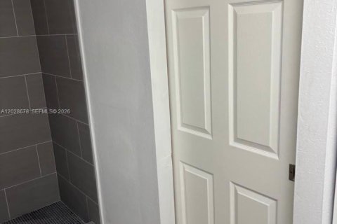 Condominio en venta en Miami, Florida, 1 dormitorio, 76.74 m2 № 2246411 - foto 28