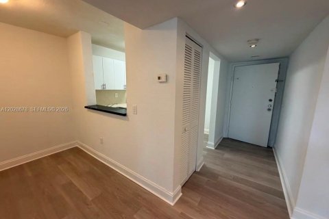 Condominio en venta en Miami, Florida, 1 dormitorio, 76.74 m2 № 2246411 - foto 15