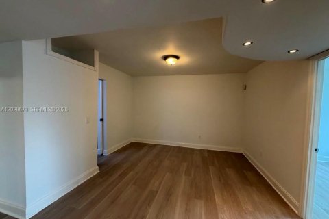 Condominio en venta en Miami, Florida, 1 dormitorio, 76.74 m2 № 2246411 - foto 18