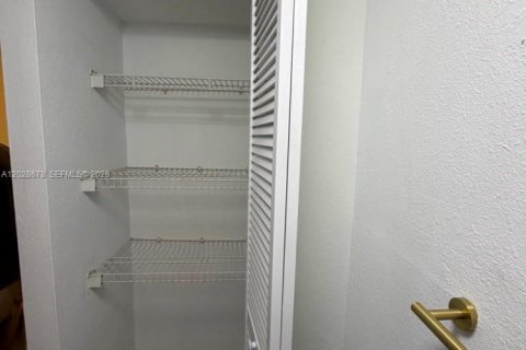 Condominio en venta en Miami, Florida, 1 dormitorio, 76.74 m2 № 2246411 - foto 30