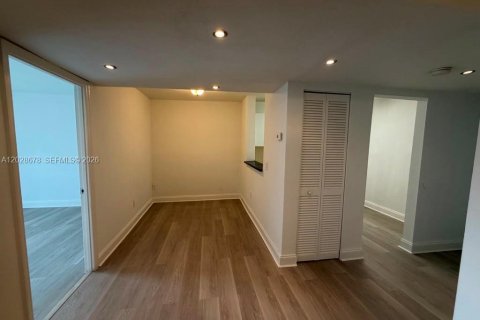 Condominio en venta en Miami, Florida, 1 dormitorio, 76.74 m2 № 2246411 - foto 17