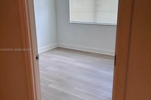 Condominio en venta en Miami, Florida, 1 dormitorio, 76.74 m2 № 2246411 - foto 25
