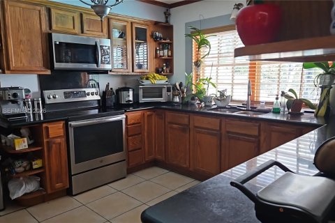 Casa en venta en Miami, Florida, 3 dormitorios, 194.54 m2 № 2253766 - foto 14