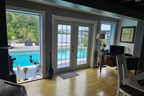 Casa en venta en Miami, Florida, 3 dormitorios, 194.54 m2 № 2253766 - foto 11