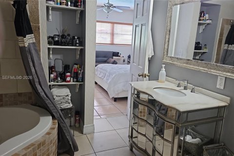 Casa en venta en Miami, Florida, 3 dormitorios, 194.54 m2 № 2253766 - foto 3
