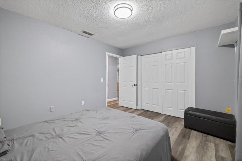 House in Port Richey, Florida 3 bedrooms, 109.25 sq.m. № 1903152 - photo 23