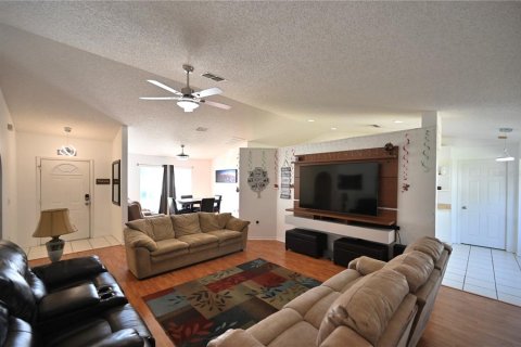 House in Spring Hill, Florida 3 bedrooms, 144.83 sq.m. № 1347015 - photo 8