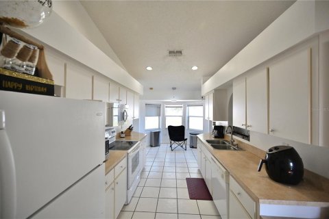 House in Spring Hill, Florida 3 bedrooms, 144.83 sq.m. № 1347015 - photo 15