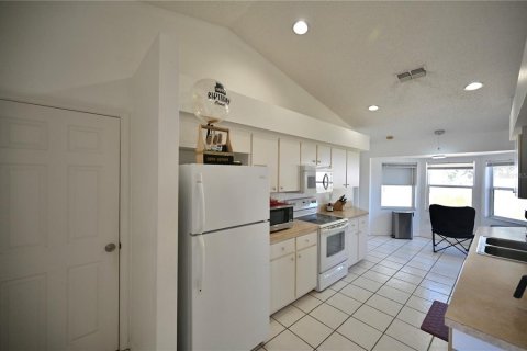 House in Spring Hill, Florida 3 bedrooms, 144.83 sq.m. № 1347015 - photo 12