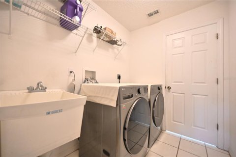 House in Spring Hill, Florida 3 bedrooms, 144.83 sq.m. № 1347015 - photo 14