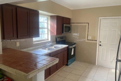 Casa en venta en Miami, Florida, 2 dormitorios, 111.76 m2 № 1986717 - foto 3