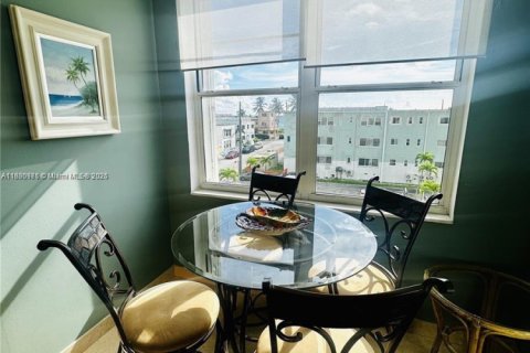 Condominio en alquiler en Hollywood, Florida, 2 dormitorios, 134.71 m2 № 1807025 - foto 7