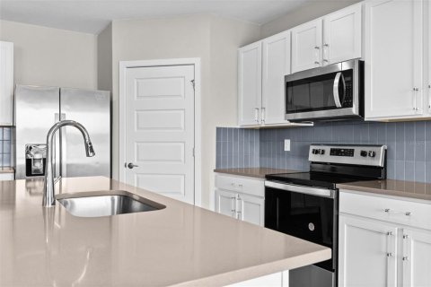 Casa en venta en Wesley Chapel, Florida, 5 dormitorios, 242.01 m2 № 2138090 - foto 16