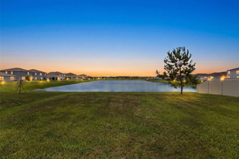 Casa en venta en Wesley Chapel, Florida, 5 dormitorios, 242.01 m2 № 2138090 - foto 3