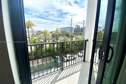 Condo in Doral, Florida, 1 bedroom  № 1957008 - photo 8