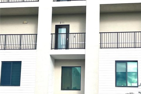 Condo in Doral, Florida, 1 bedroom  № 1957008 - photo 3