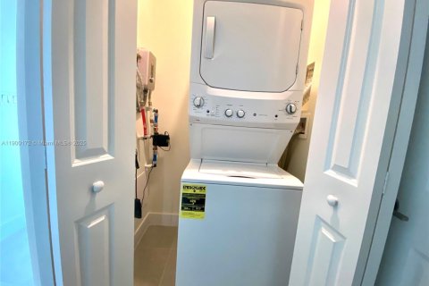 Condo in Doral, Florida, 1 bedroom  № 1957008 - photo 14