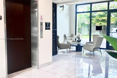 Condo in Doral, Florida, 1 bedroom  № 1957008 - photo 4