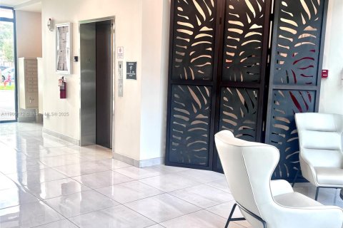 Condo in Doral, Florida, 1 bedroom  № 1957008 - photo 5