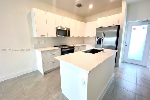 Condo in Doral, Florida, 1 bedroom  № 1957008 - photo 6