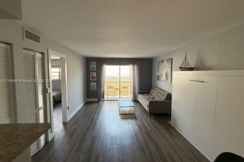 Condominio en venta en Miami Beach, Florida, 1 dormitorio, 61.13 m2 № 1981222 - foto 10