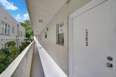 Condominio en venta en Miami Beach, Florida, 1 dormitorio, 61.13 m2 № 1981222 - foto 2