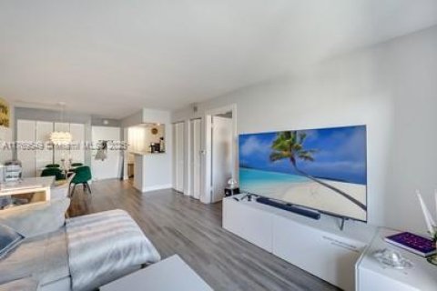 Condominio en venta en Miami Beach, Florida, 1 dormitorio, 61.13 m2 № 1981222 - foto 6