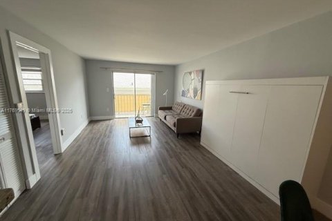 Condominio en venta en Miami Beach, Florida, 1 dormitorio, 61.13 m2 № 1981222 - foto 17