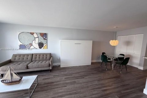 Condominio en venta en Miami Beach, Florida, 1 dormitorio, 61.13 m2 № 1981222 - foto 11