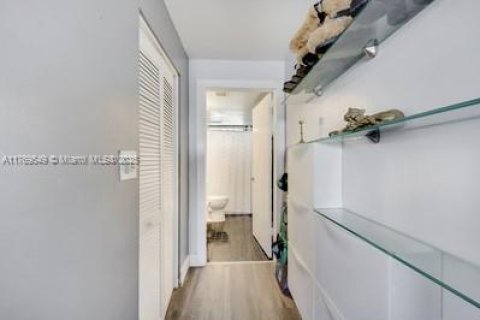 Condominio en venta en Miami Beach, Florida, 1 dormitorio, 61.13 m2 № 1981222 - foto 16