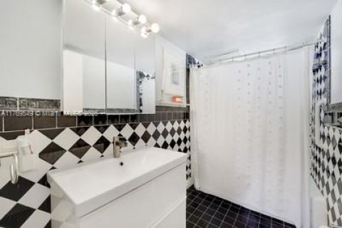 Condominio en venta en Miami Beach, Florida, 1 dormitorio, 61.13 m2 № 1981222 - foto 12