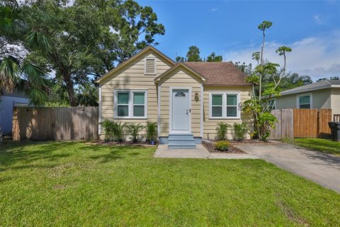 House in Saint Petersburg, Florida 2 bedrooms, 72.28 sq.m. № 1876018 - photo 1