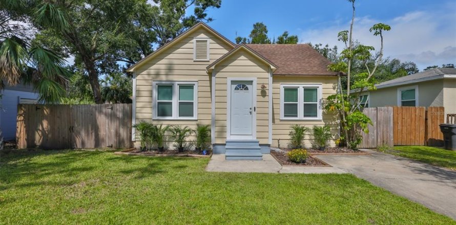 House in Saint Petersburg, Florida 2 bedrooms, 72.28 sq.m. № 1876018